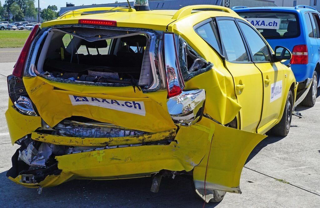 crash test, collision, rear-end collision, 60 km h, diversion, liability, insurance, mobile, smartphone, car insurance, claim, insurance, car insurance, car insurance, car insurance, car insurance, car insurance, claim