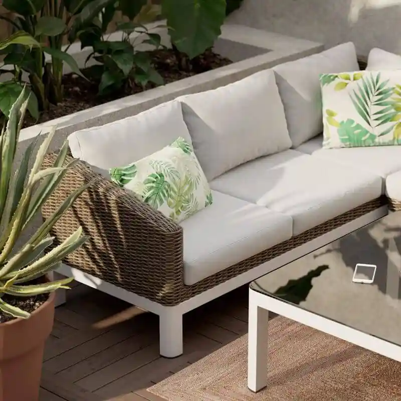 Muebles de exterior baratos sofá blanco terraza
