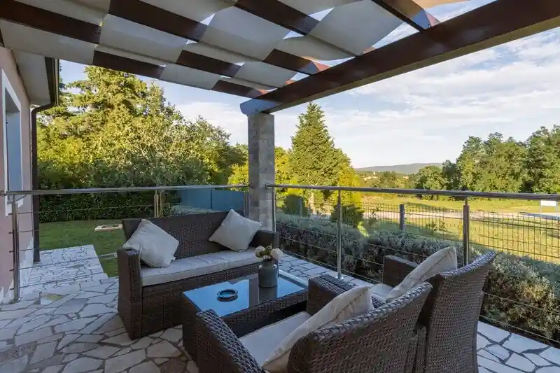 Muebles de exterior baratos terraza pérgola jardín
